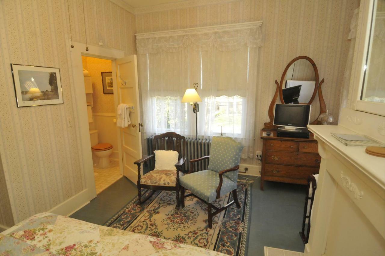 The Grey Swan Inn Llc Blackstone Exterior photo